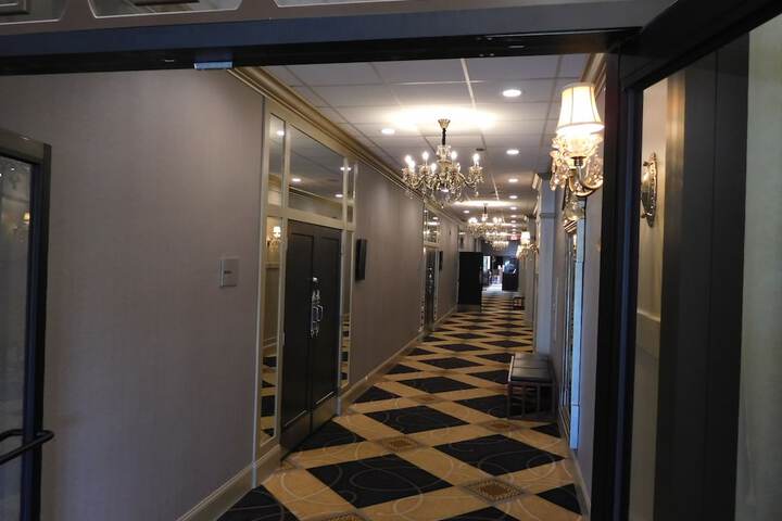 Ballroom/Hall 72 of 90