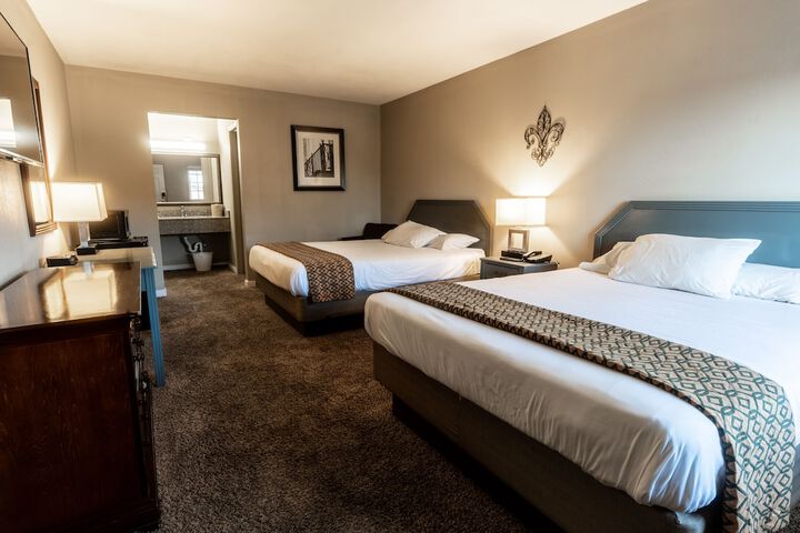 Room 4 of 9