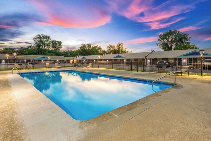 Pool 4 of 33
