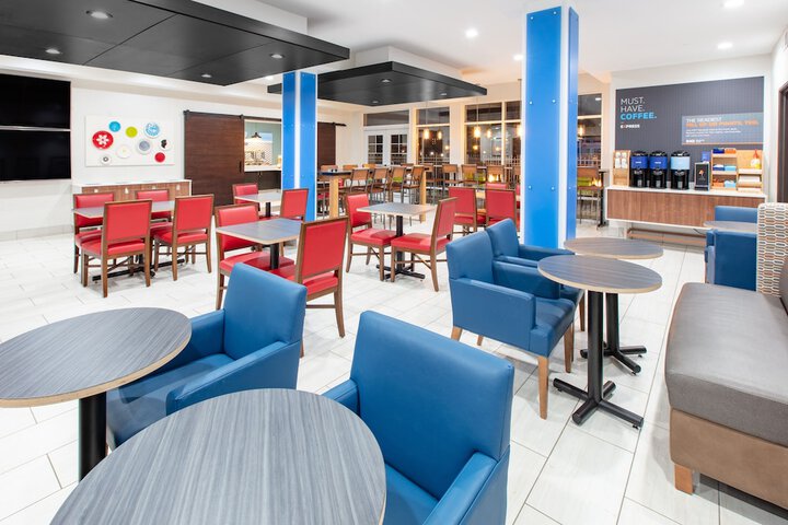 Holiday Inn Express Hotel & Suites Seaside-Convention Center by IHG