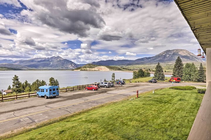 Lakefront Dillon Condo w / Pool Access: Near Skiing
