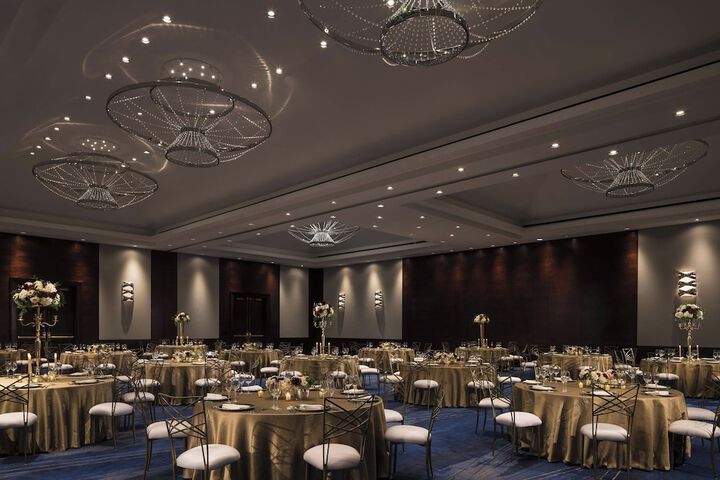 Ballroom/Hall 93 of 106