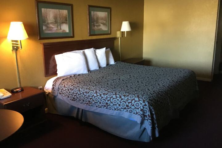 Room 16 of 18