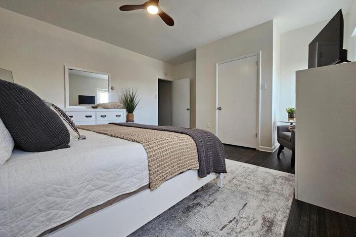 Cozy & Modern 3-Bed Retreat - 8 Mins to Bridge St