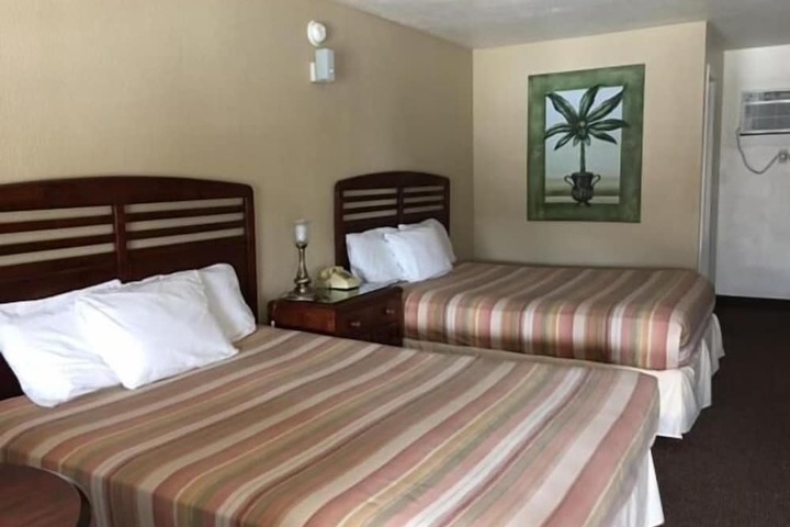 Room 6 of 15