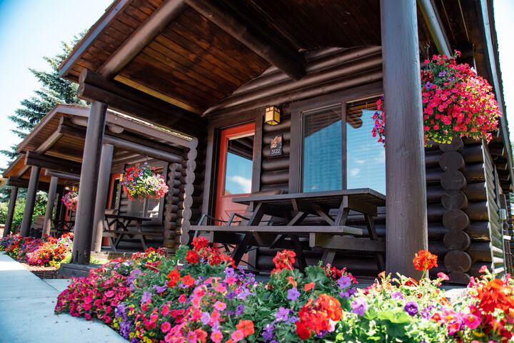 Elk Country Inn