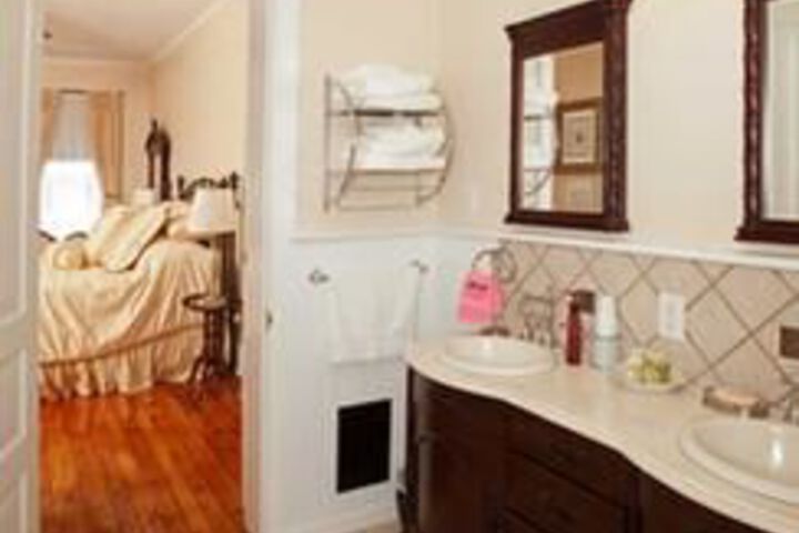 Abigail House Bed & Breakfast