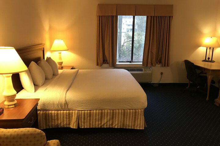 Room 11 of 16
