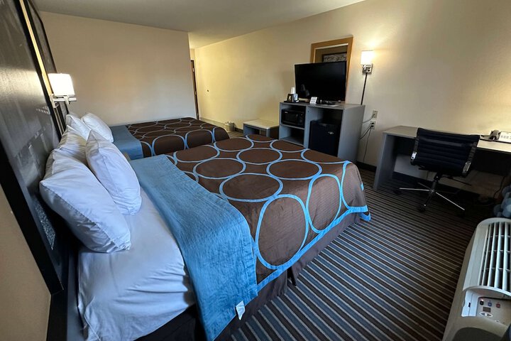 Room 13 of 35