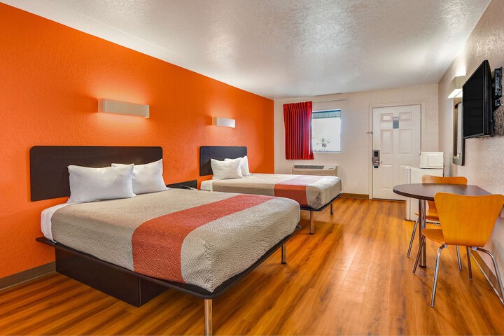 Room 17 of 22