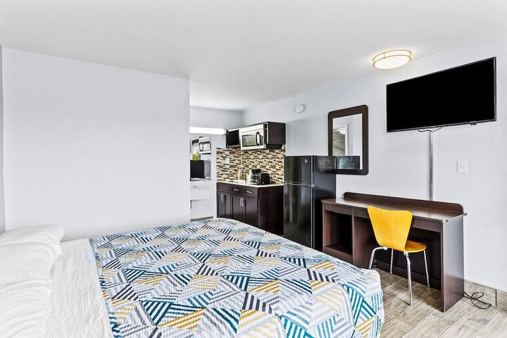 Room 33 of 60
