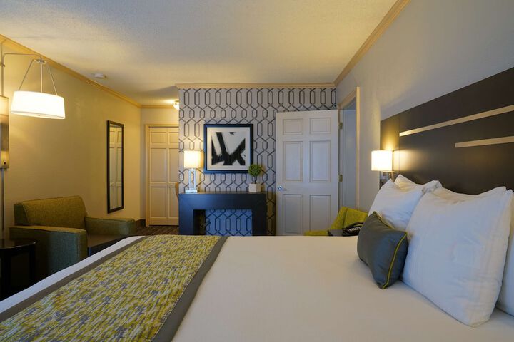Room 10 of 33