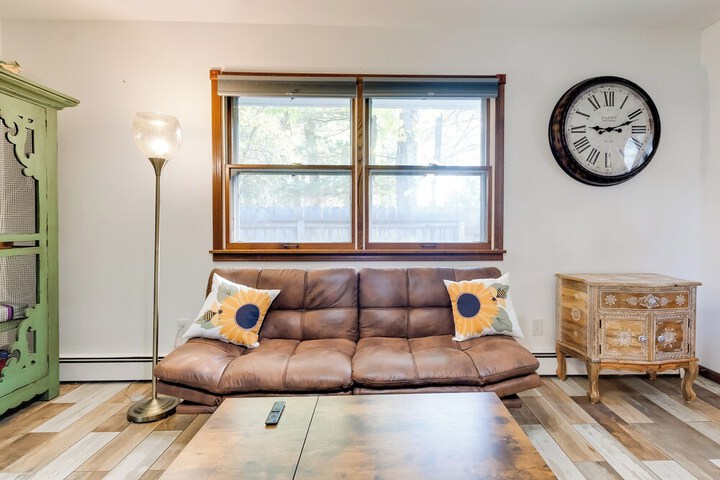 Antiquing & Fishing: Riverfront Waupaca Home!
