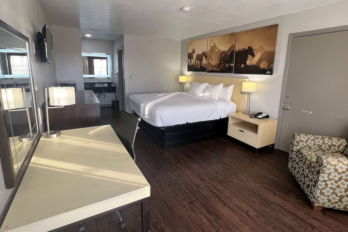 Room 10 of 24