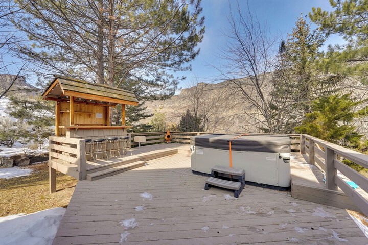Hot Tub & Snake River Views at Twin Falls Home