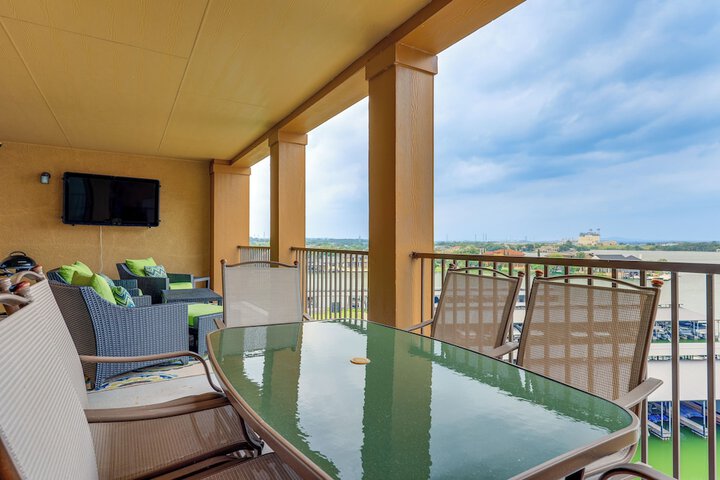 Lake LBJ Condo w / Private Balcony Lake Views