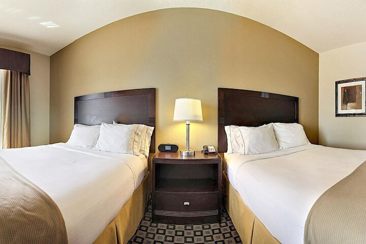 Holiday Inn Express Hotel & Suites Clovis by IHG