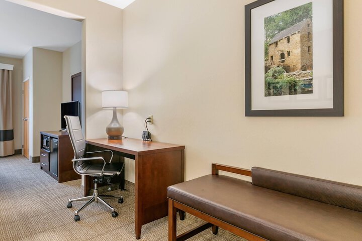 Comfort Suites Batesville