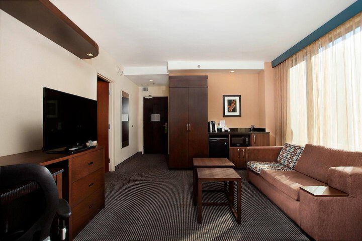 Room 16 of 32