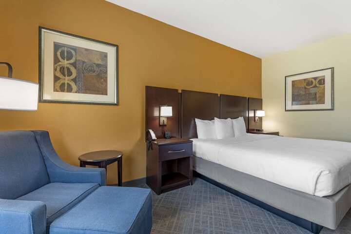 Comfort Inn & Suites (Formerly Executive Inn & Suites Mexia)