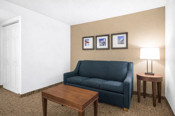 Comfort Suites Baymeadows Near Butler Blvd