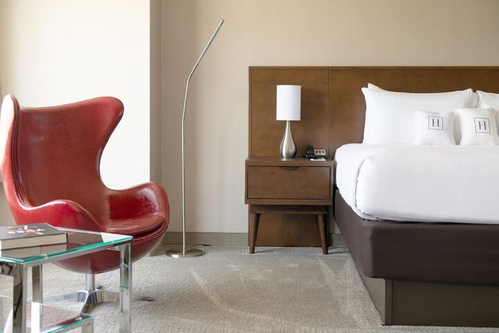 Room 9 of 37