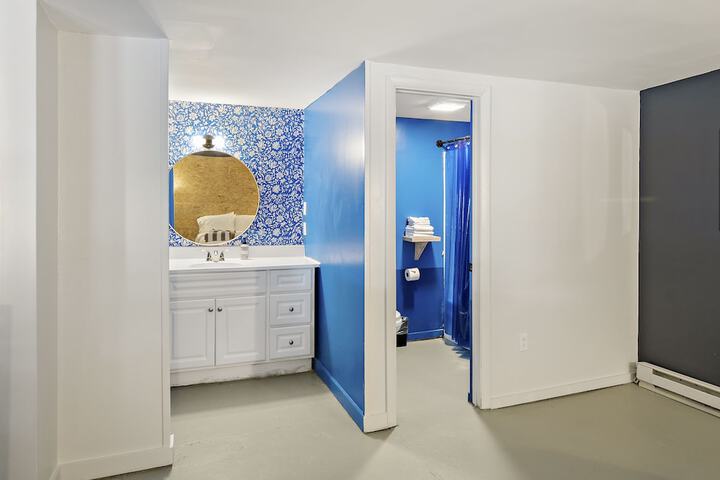 Room 32 of 44