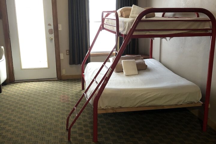 Room 16 of 39