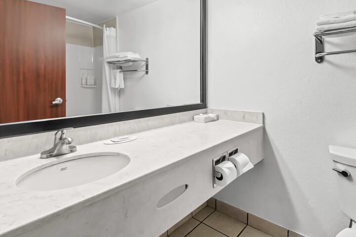 Super 8 by Wyndham Weatherford