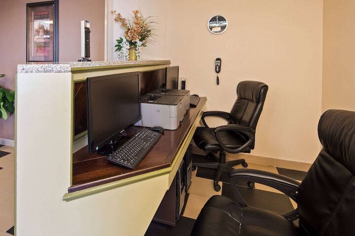 Business Center 18 of 18