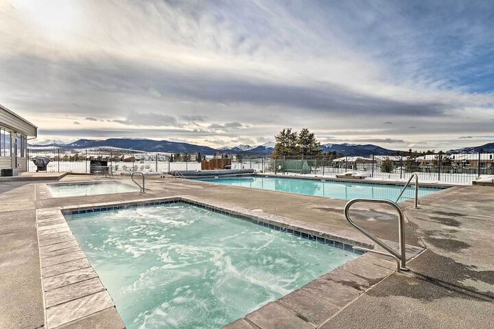 Luxe Fraser Condo: Community Pool and Hot Tub Open