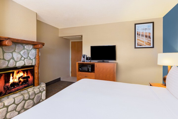 Holiday Inn Resort The Lodge at Big Bear Lake by IHG