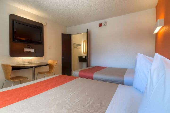 Room 17 of 39