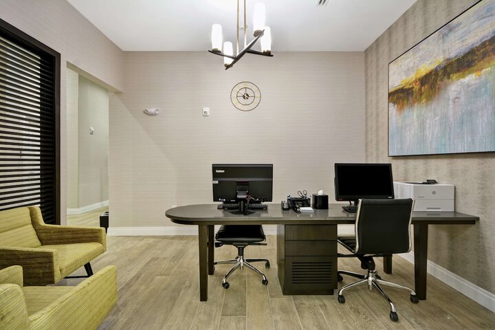 Business Center 46 of 47
