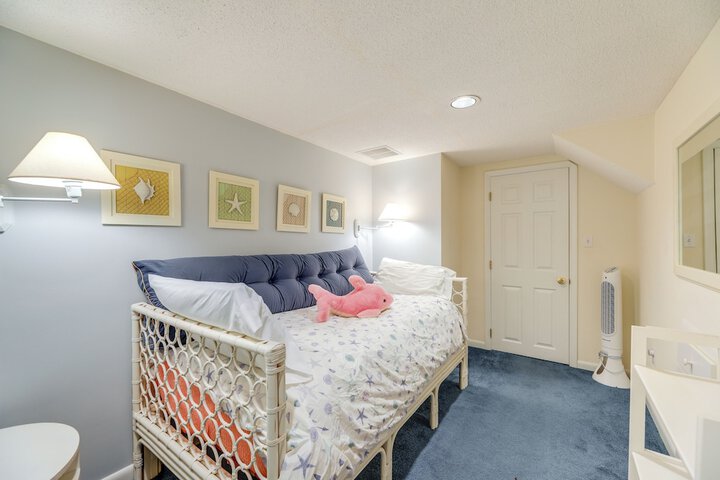 1 Mi to Beach: Sea Colony Condo w / Balcony!