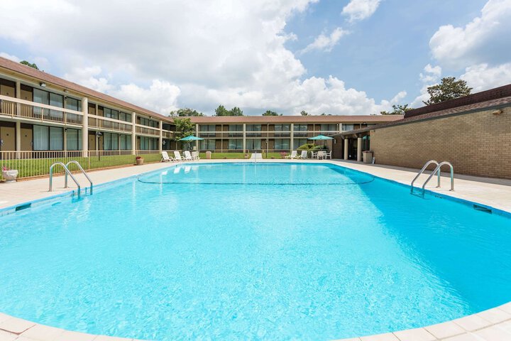 Pool 4 of 34