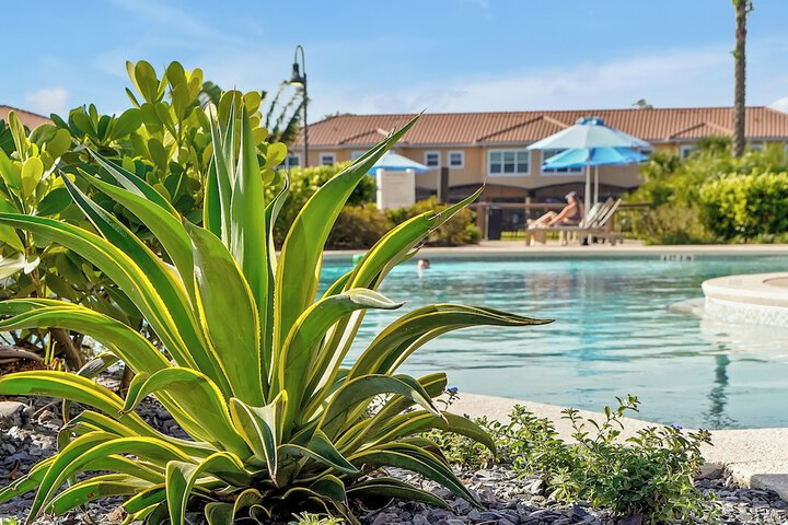 Regal Oaks Resort Vacation Townhomes by IDILIQ
