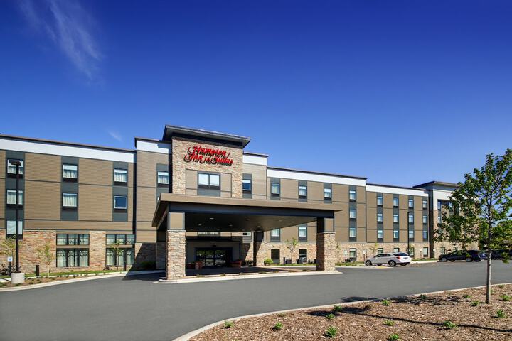 Hampton Inn & Suites Milwaukee West