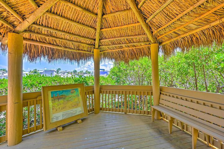 Naples Escape in Regatta w / Resort Amenities!