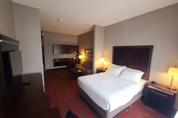 Holiday Inn Express & Suites Utica by IHG