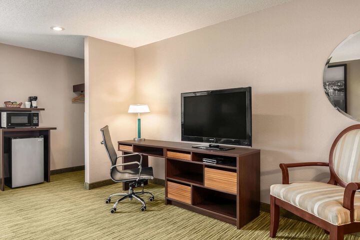 Room 10 of 33