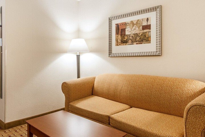 Room 28 of 47