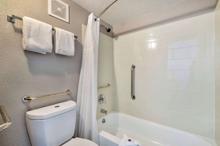 Room 15 of 25