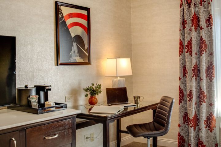 Ayres Hotel Costa Mesa / Newport Beach