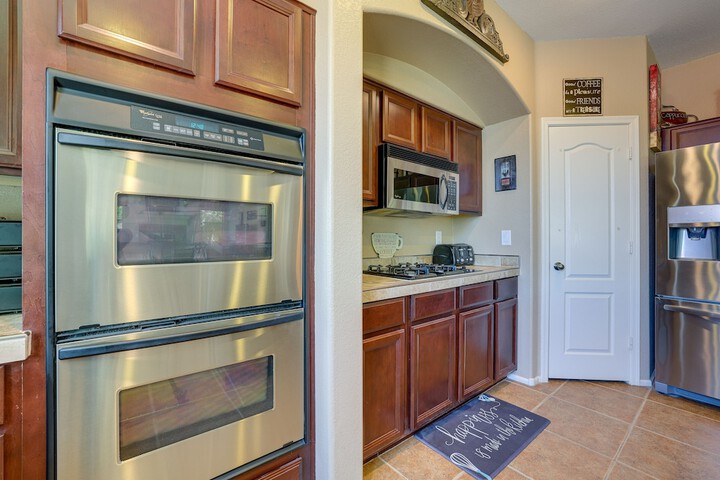 Spacious Maricopa Home Rental w / Pool & Hot Tub!