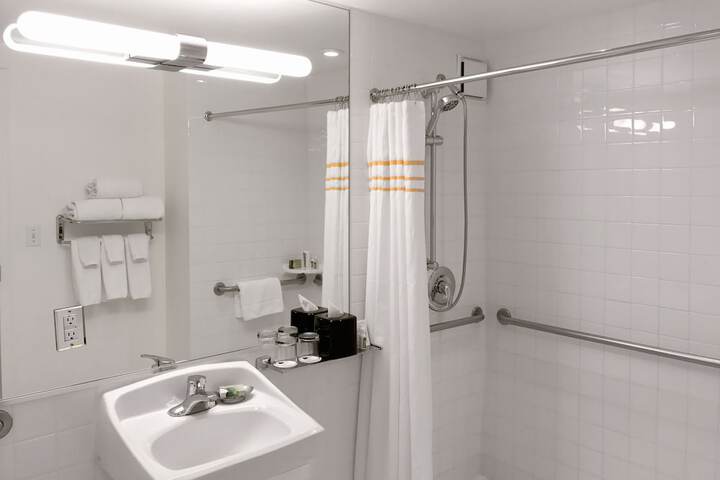 Room 42 of 108