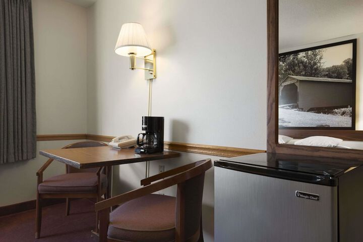 Room 8 of 32