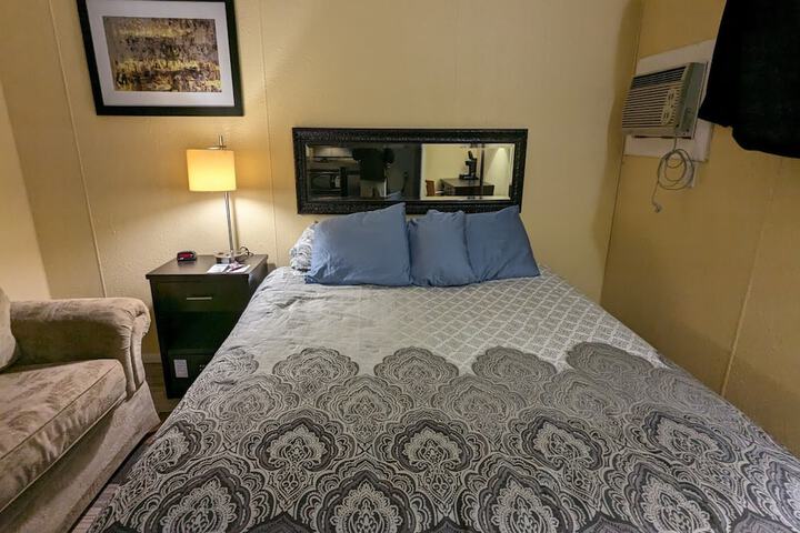 Room 7 of 19