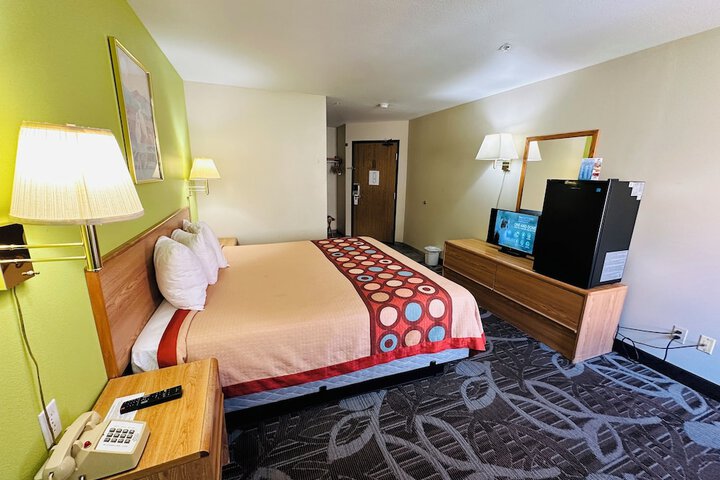 Room 9 of 18