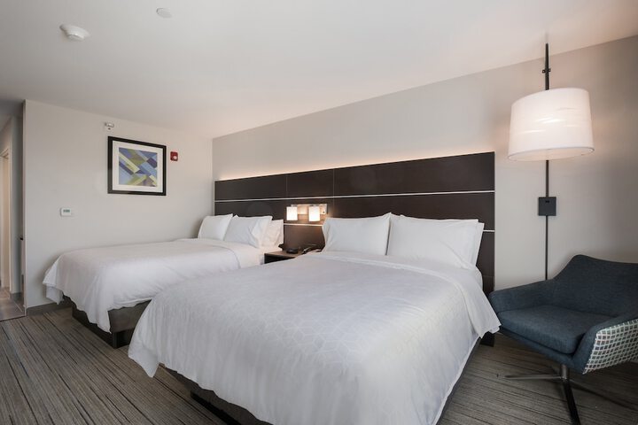 Room 33 of 46